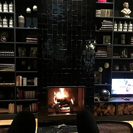 Victoria Hotel 4*