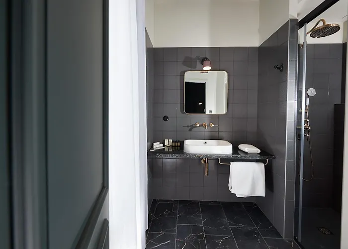 Victoria 4* 발랑스